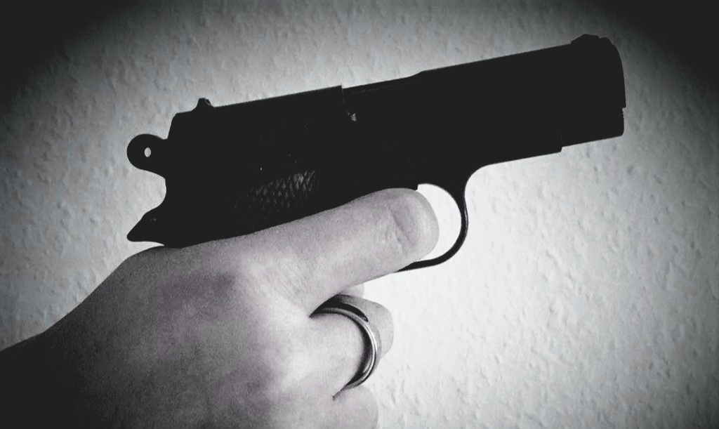 Zwei bewaffnete Raubüberfälle auf Verkäuferinnen in Lüdenscheid – Auch Ehering geraubt – Pistole und Messer im Spiel