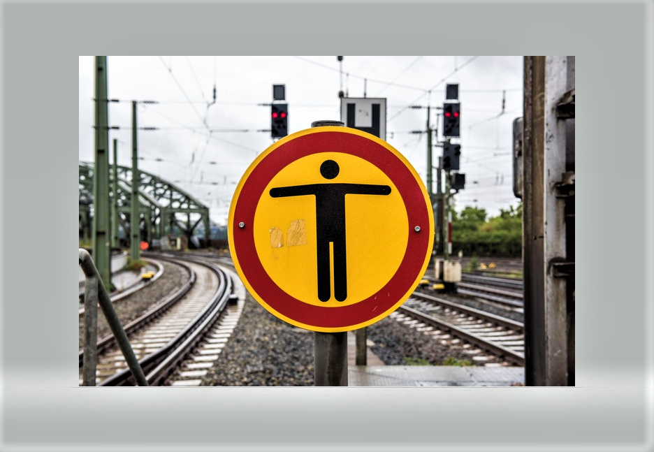 Schock im Bahnhof Lünen: Frau stürzt zwischen fahrenden Zug und Bahnsteigkante