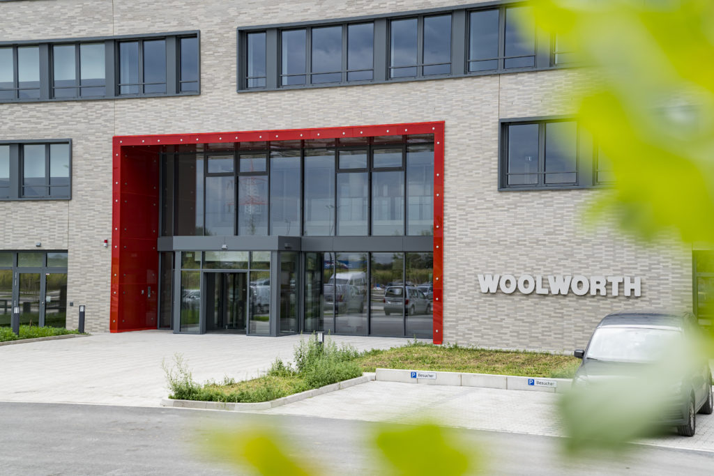 Woolworth klagt gegen 2G im Einzelhandel