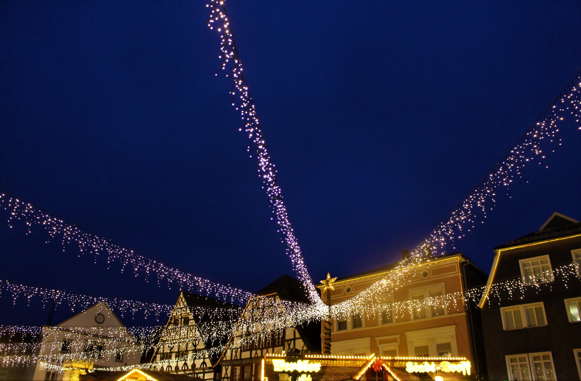 Rekordfrüh startet Unnas Weihnachtsmarkt: 50 Buden, Begleitprogramm, Kasperltheater und Wintertreff