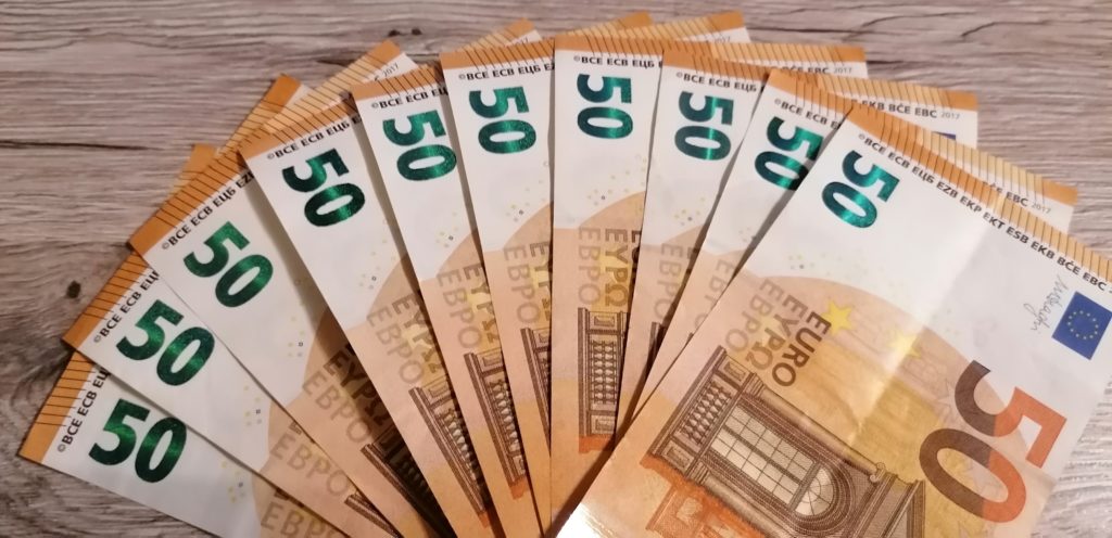 Lünerin (79) übergibt falschem Bankmitarbeiter 18.000 Euro Bargeld