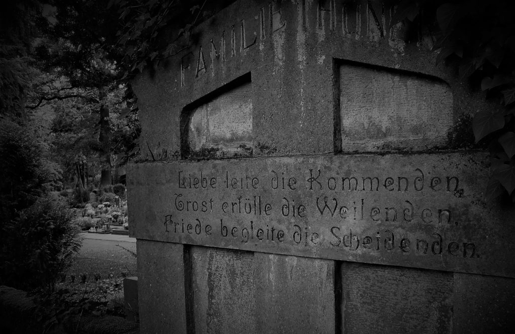 Gräberschändung am hellen Tag auf Friedhof in Bergkamen