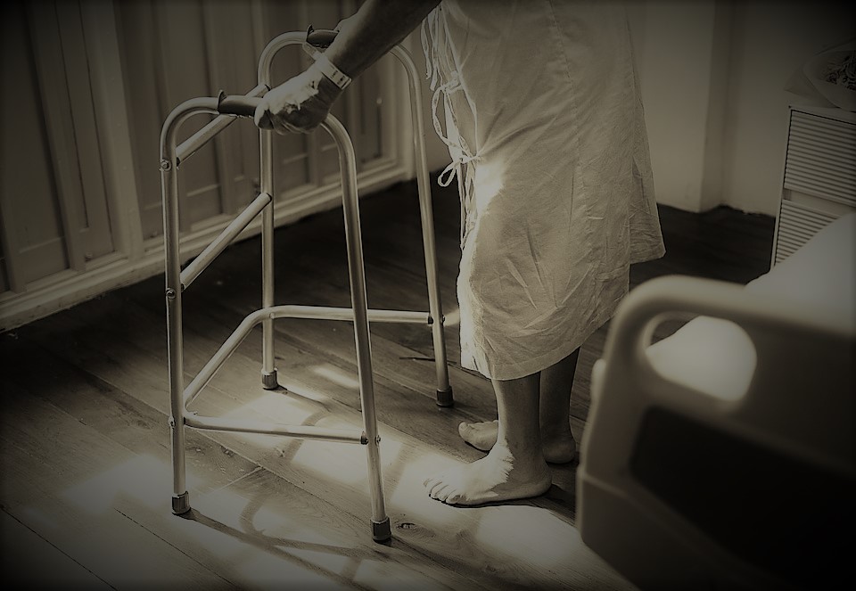 Wachsame 90-Jährige verhindert offenbar Diebstahl eines falschen Pflegedienstes