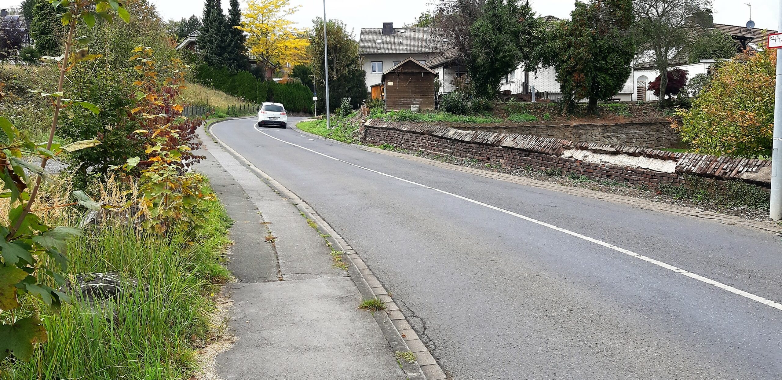 „Der andere fuhr auf der Gegenspur“: Frontalkollision auf Ostbürener Str. in Fröndenberg