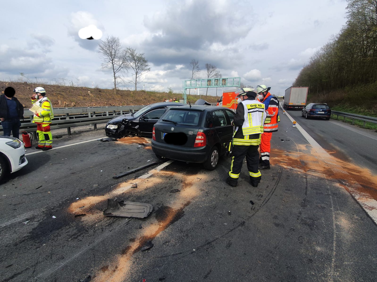 Unfall auf A44 bei Unna: E-Auto muss mit Spezialausrüstung geborgen werden