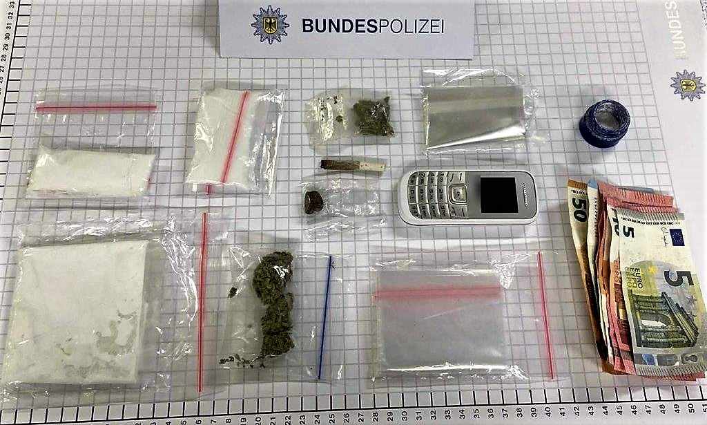 Fröndenberger (32) an Großstadtbahnhof mit Drogen in der Unterhose erwischt