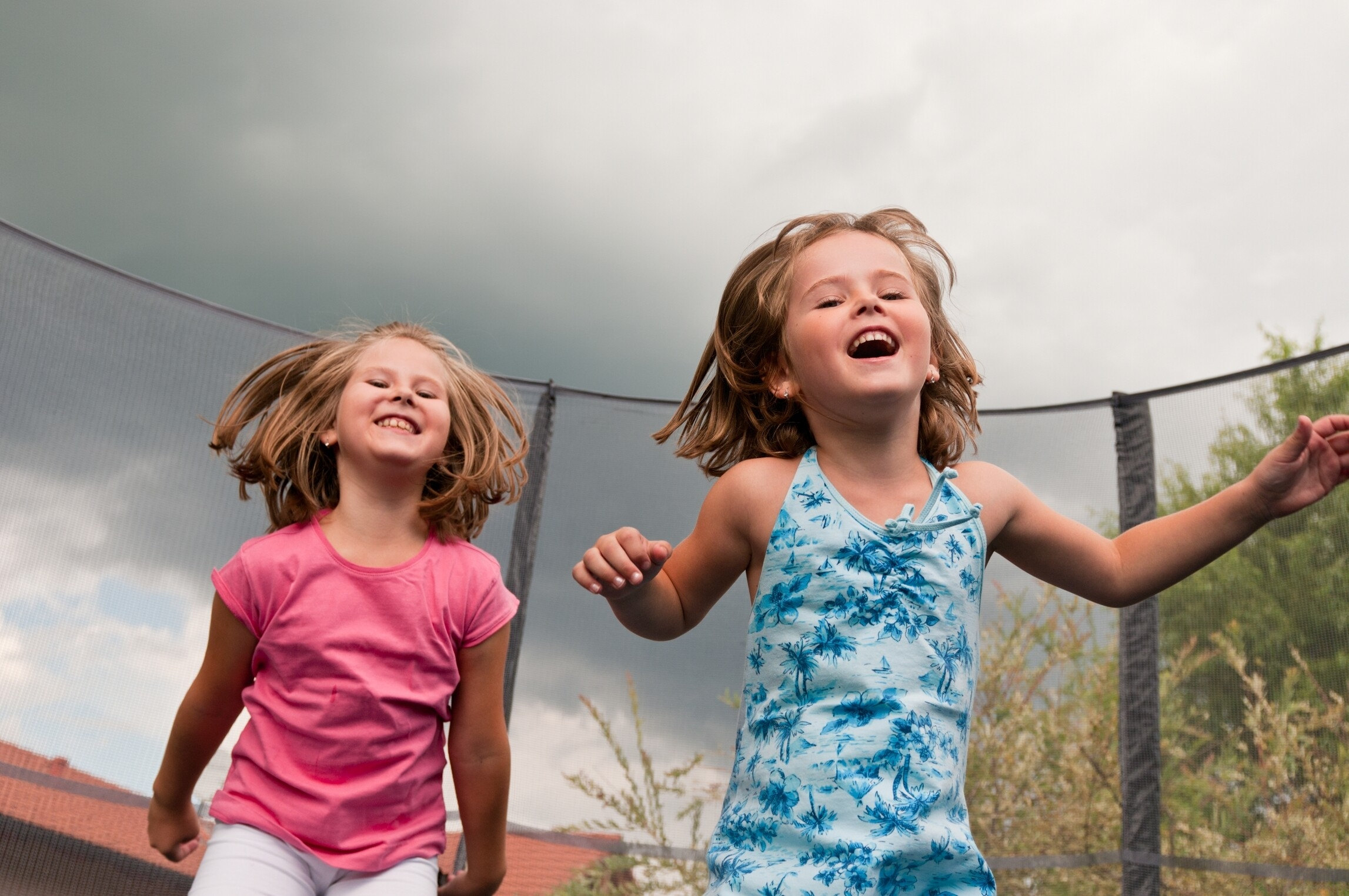 Hüpfen macht Laune – doch AOK Unna warnt: Immer mehr Unfälle beim Trampolinspringen