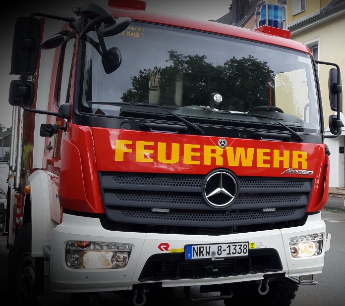 Soest: Böller setzt 2,50 m hohe Hecke in Brand – Schaden im 4-stelligen Bereich