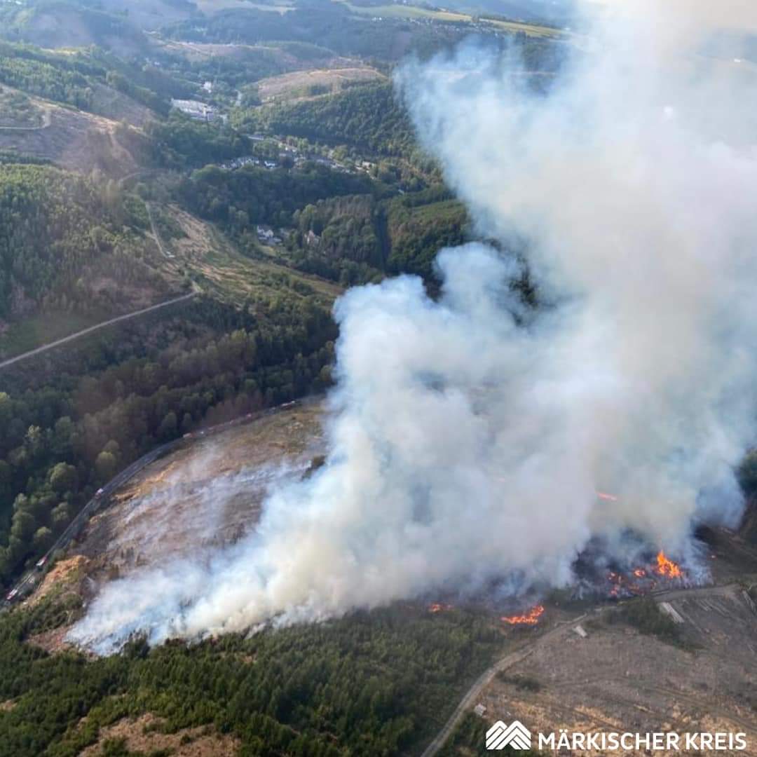 Oedenthal (MK): 35.000 qm Wald brannten – Zwei Feuerwehrmänner kollabiert