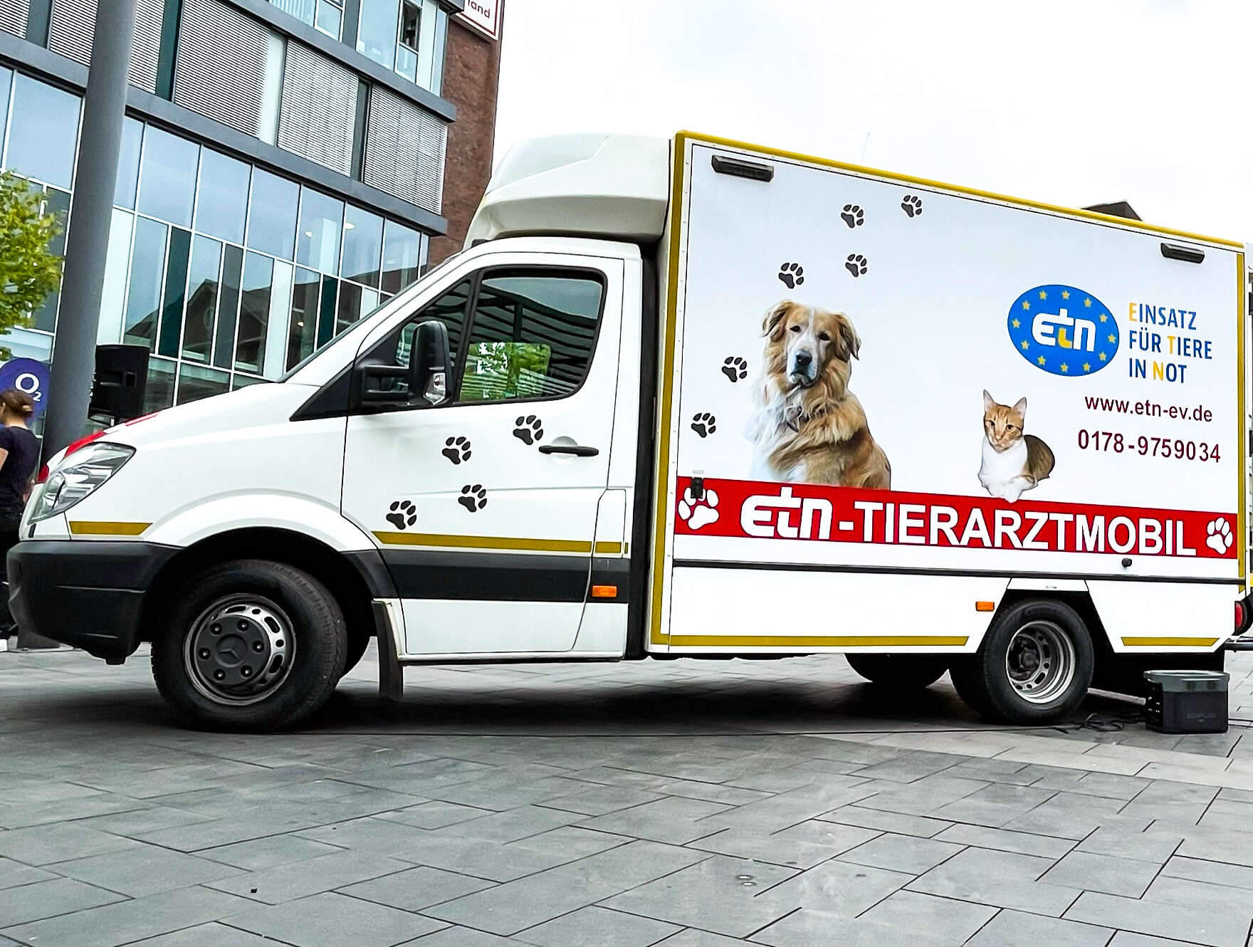 Erstes Tierarztmobil für bedürftige Senioren im Ruhrgebiet gestartet
