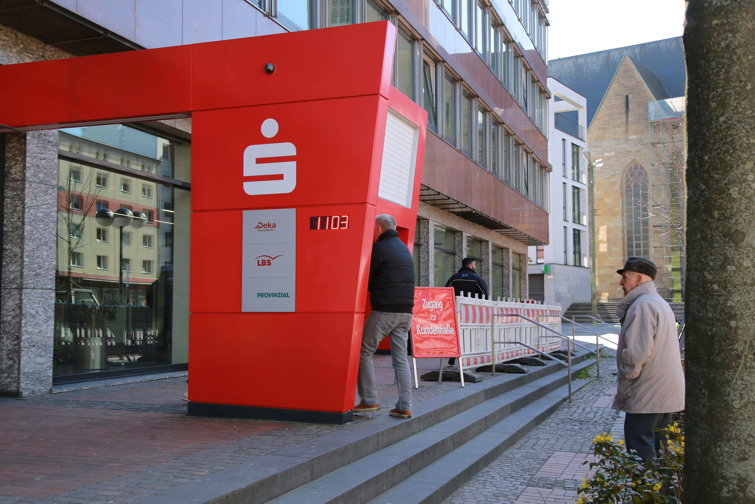 Gemeinsame Geldautomaten: Volksbank und Sparkasse Dortmund kooperieren