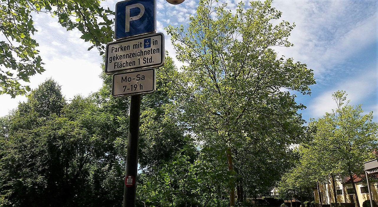 Wer kostenlos parken lässt, „hat´s nötig“: Unnas Arroganz den kleineren Nachbarn gegenüber – ist sie gerechtfertigt? Und wenn ja: Wodurch?