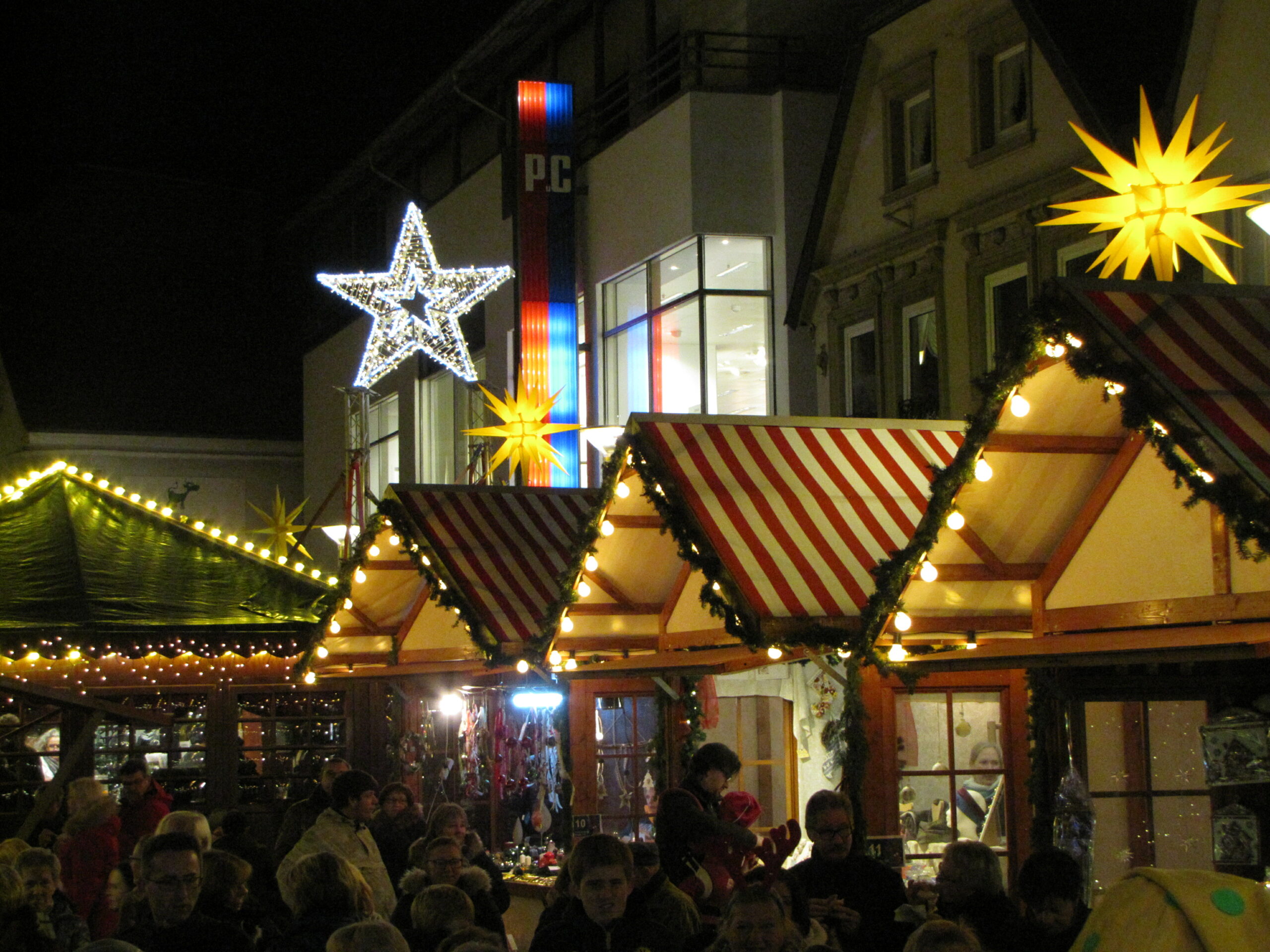 Sternengasse blinkt – Weihnachtsmarkt Lünen heute zeitgleich mit Dortmund gestartet