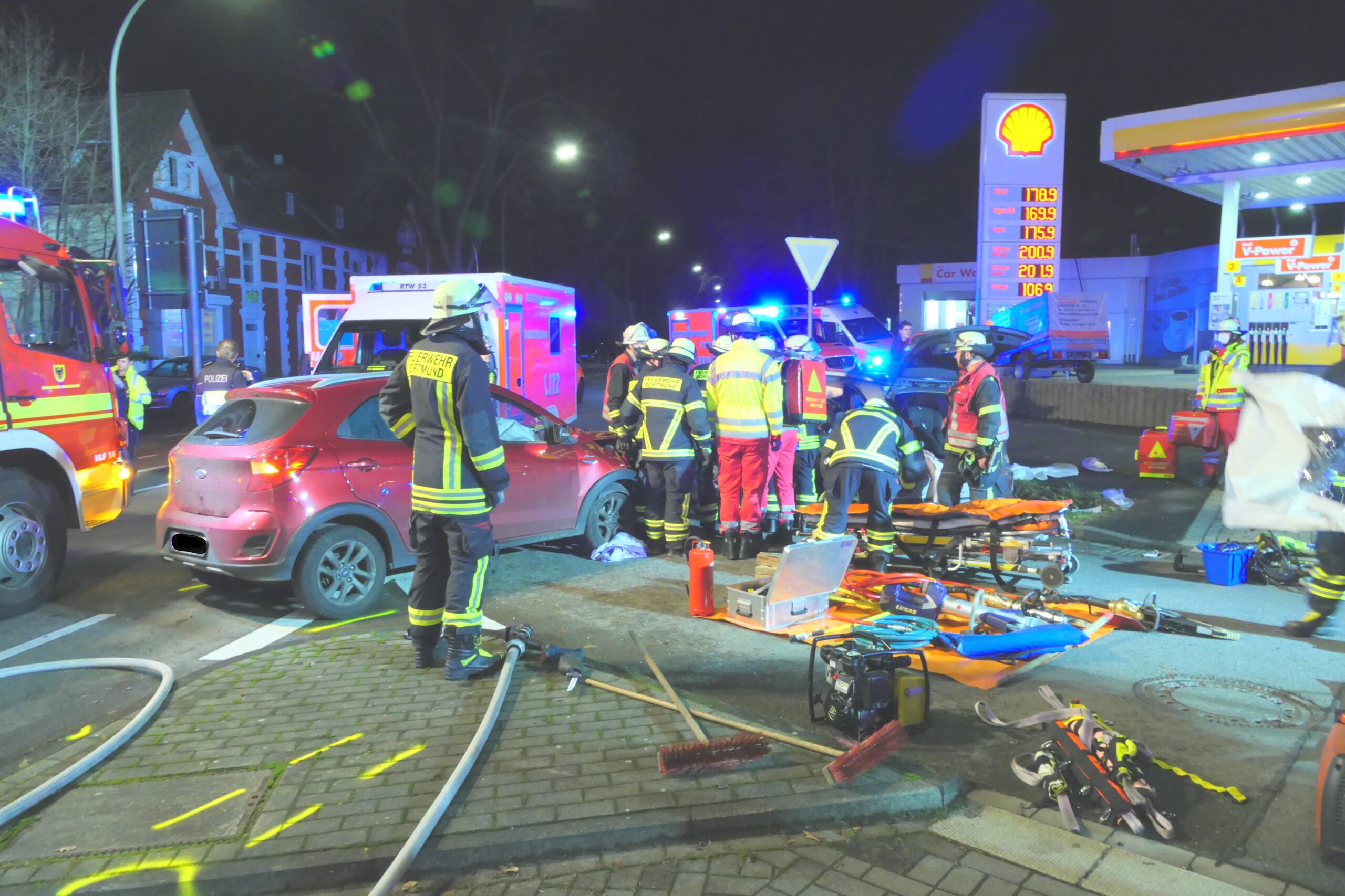 Drei Schwerverletzte und Unfallflucht in Dortmund-Berghofen