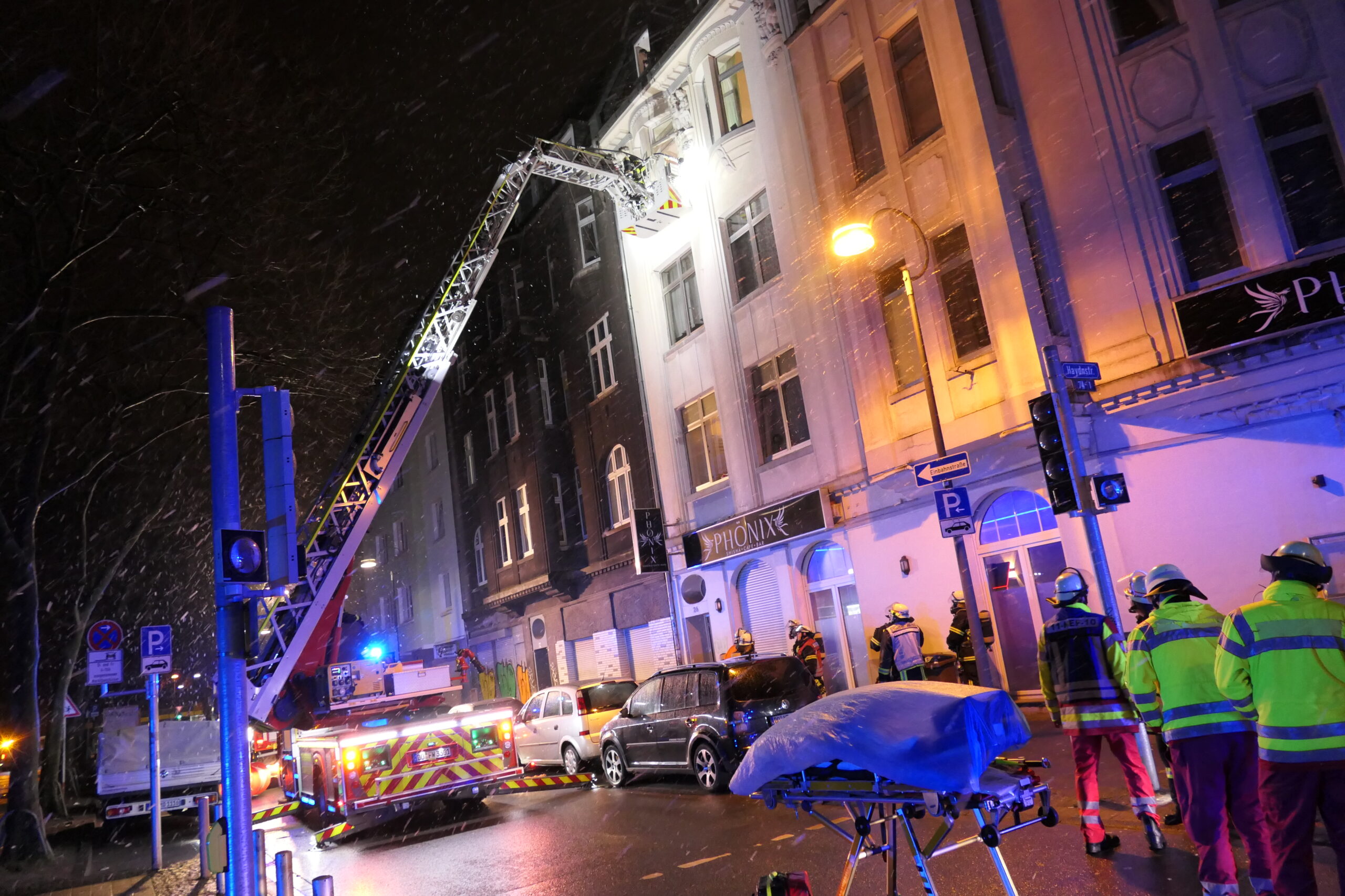 29 Betroffene nach Mülltonnenbrand in Hinterhof am Nordmarkt