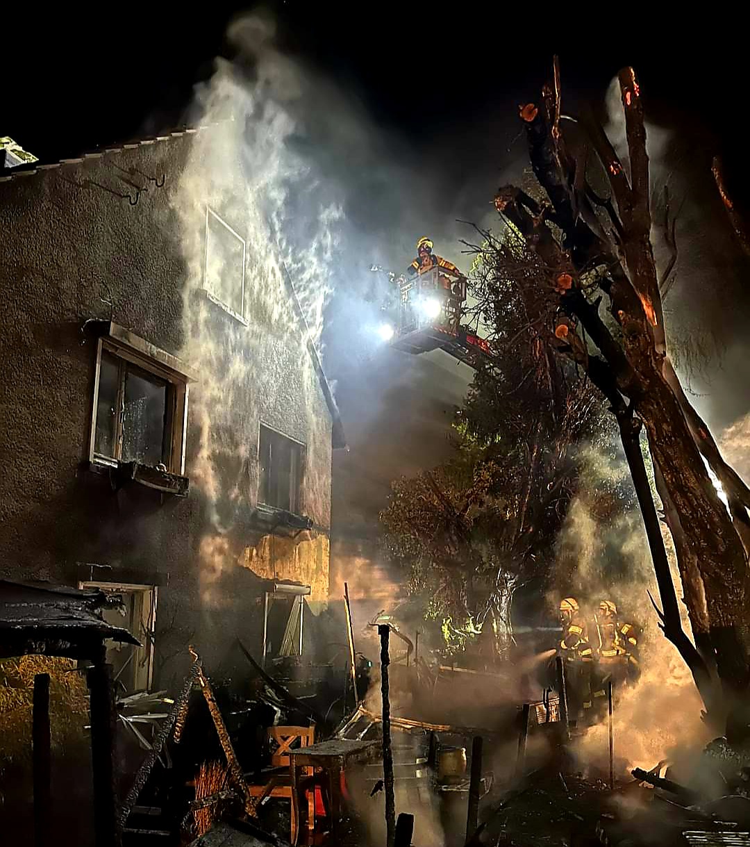 Dramatische Brandnacht in Kamen – Wohnhaus unbewohnbar