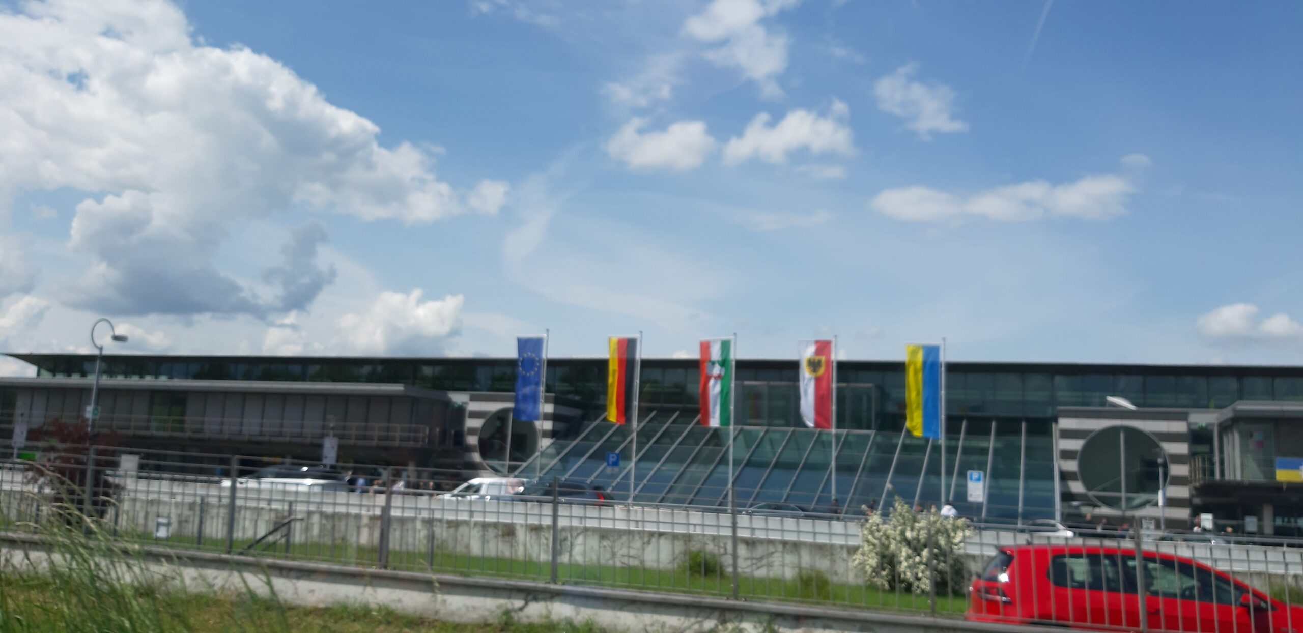 Beim Ab- und Einflug aufgeflogen: Polizei erwischt am Airport Dortmund zwei Gewaltstraftäter