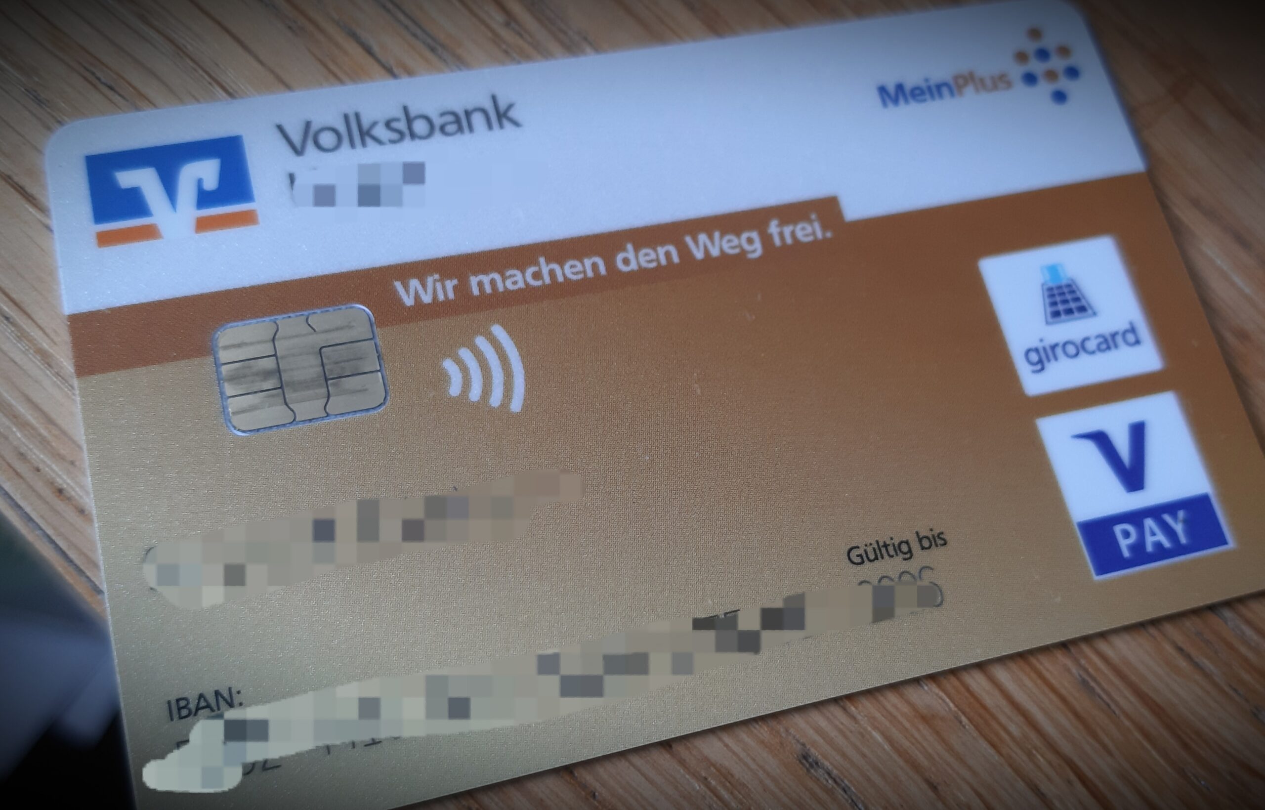 85-Jährigem EC-Karte geklaut und damit eingekauft – Verkäuferinnen schalten Bank ein