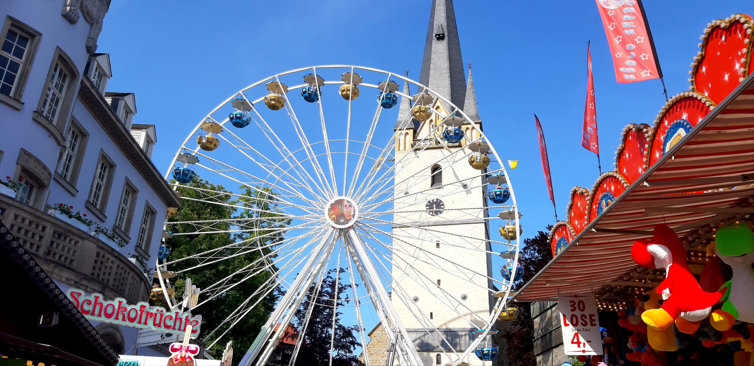 Rummel unter strahlender Sonne: Mendener Pfingstkirmes mit großem Abschlussfeuerwerk