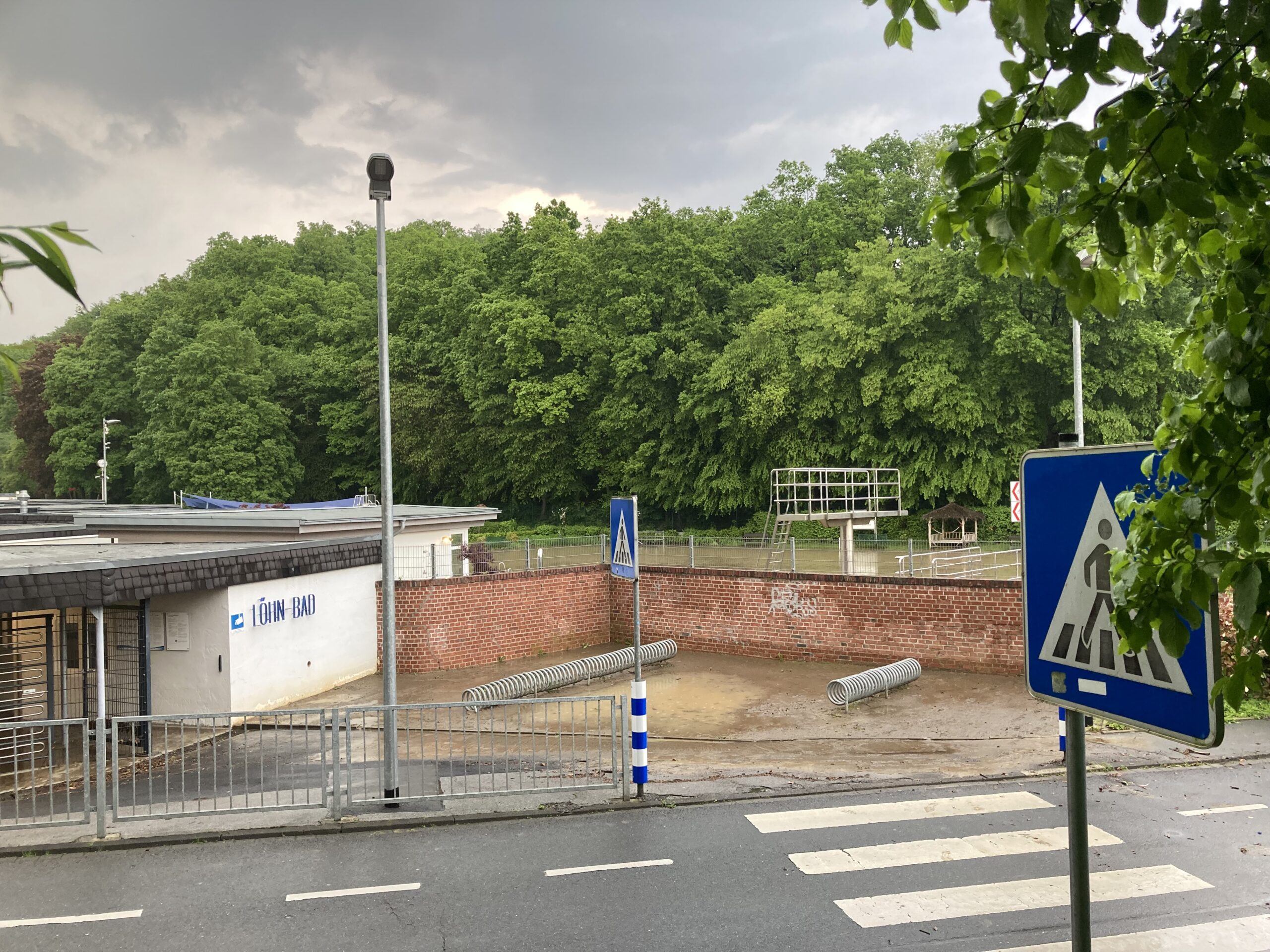 Überschwemmtes Löhnbad Fröndenberg: Technik heil geblieben – Eröffnung evtl. in 2 Wochen