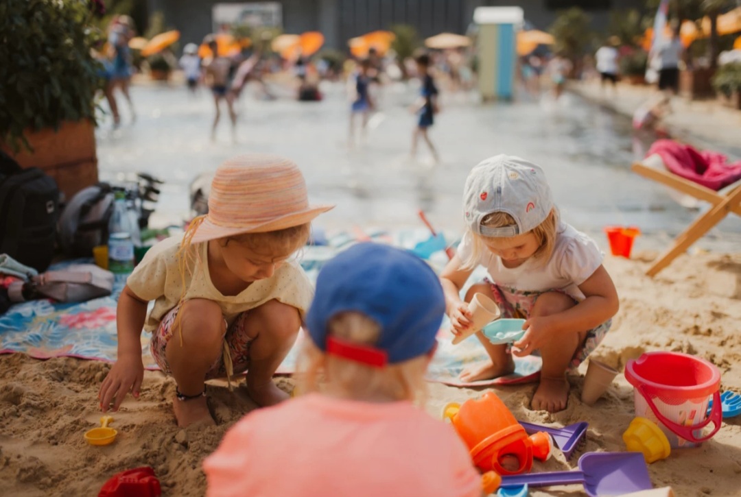 600 Tonnen Sand und 4 Meter hohe Wasserdüsen im StrandGarten Hemer