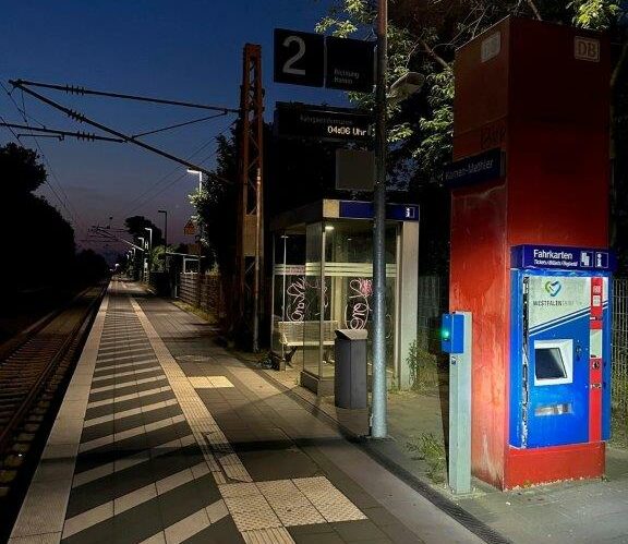Lauter Knall am Haltepunkt Methler: Jugendliche wollten Fahrkartenautomat aufbrechen Lauter Knall am Haltepunkt Methler: Jugendliche wollten Fahrkartenautomat aufbrechen