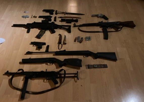 NRW: 59-Jähriger bedroht syrische Familie mit Schusswaffen – SEK findet Waffenarsenal in Wohnung