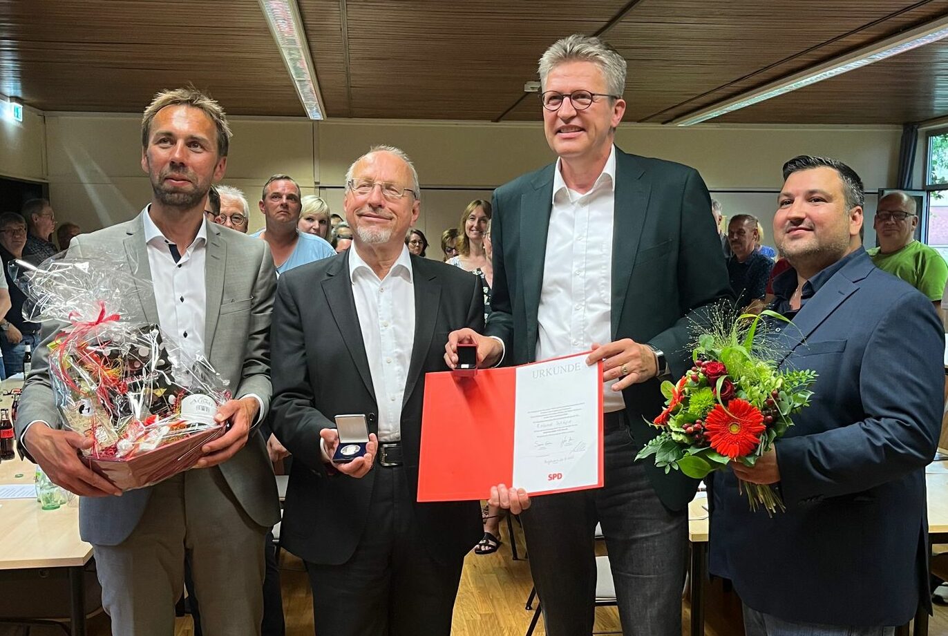 Höchste Auszeichnung der SPD: Bergkamens Ehrenbürgermeister Roland Schäfer erhält Willy-Brandt-Medaille für sein Lebenswerk