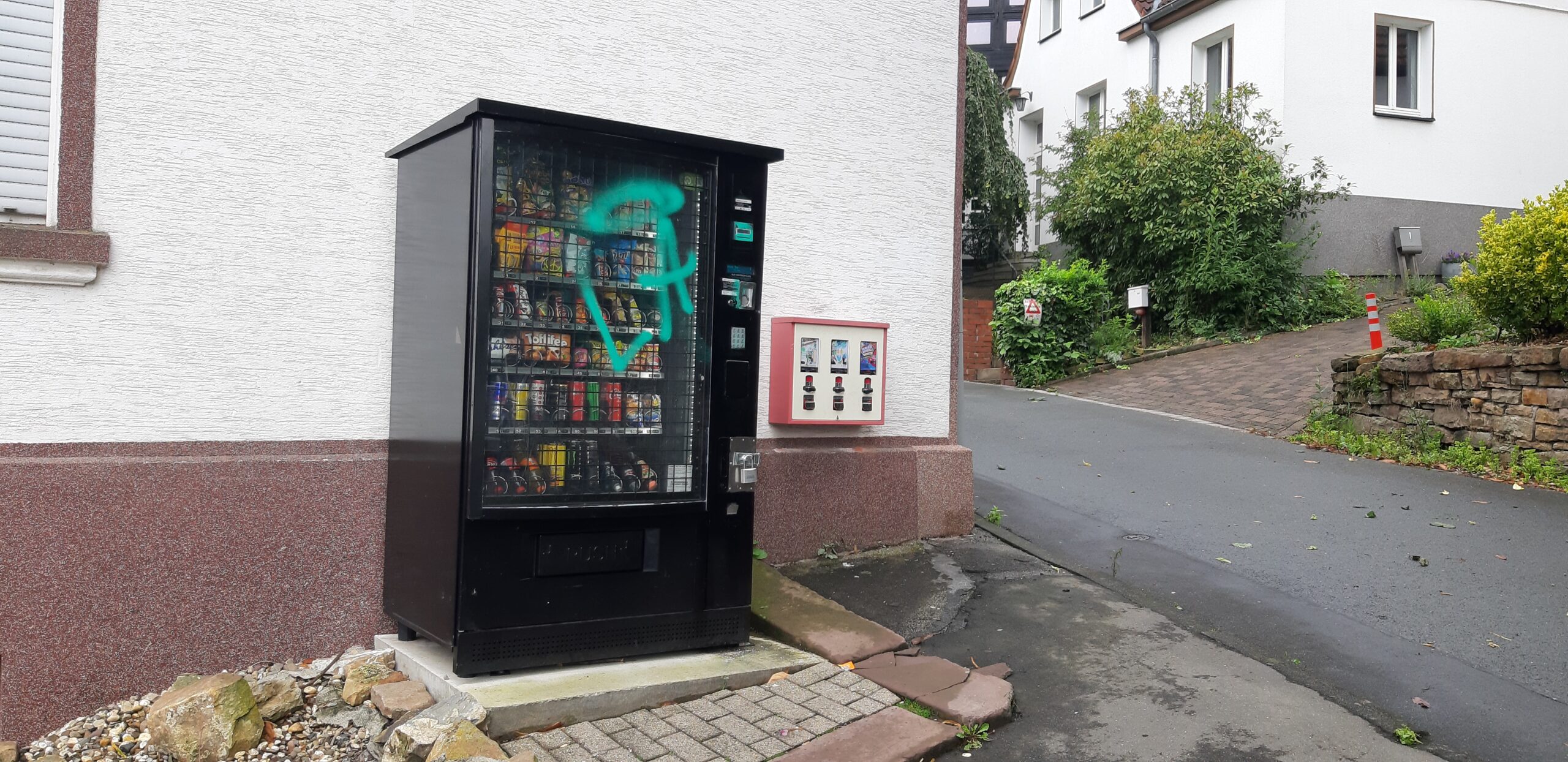 Snack-Automat am ZOB in Halver aufgestellt - Ordnungsamt überrascht