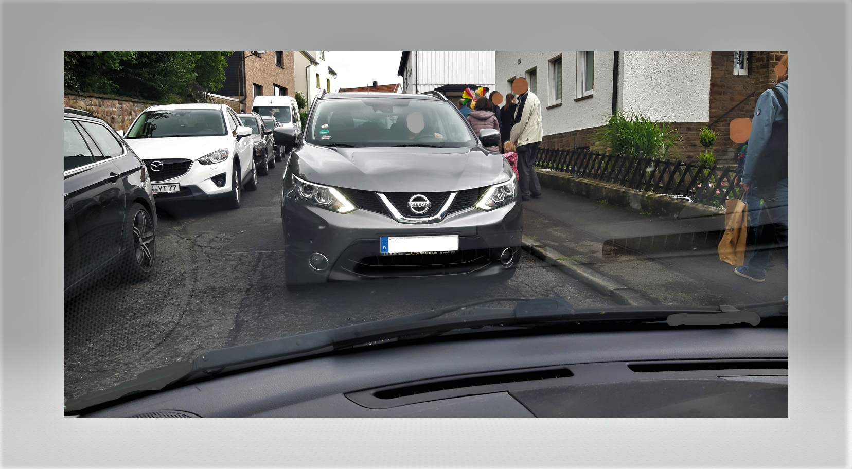 Fröndenberg: Autofahrer erzwingt sich im Einschulungstrubel rücksichtslos die Vorfahrt Fröndenberg: Autofahrer erzwingt sich im Einschulungstrubel rücksichtslos die Vorfahrt