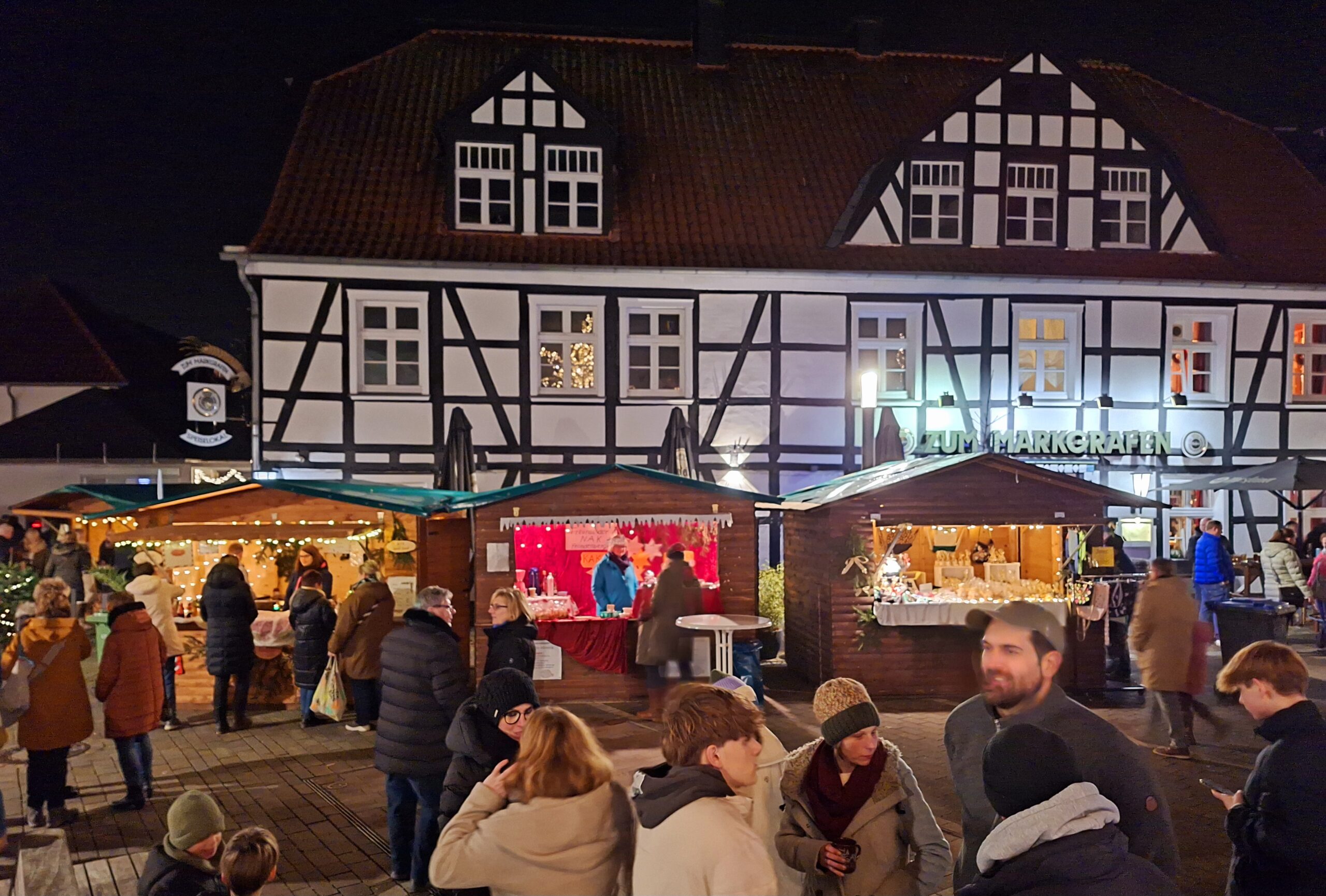 Fotoimpressionen: Kleiner, feiner Christkindelmarkt mit 20 urigen Buden in Fröndenberg