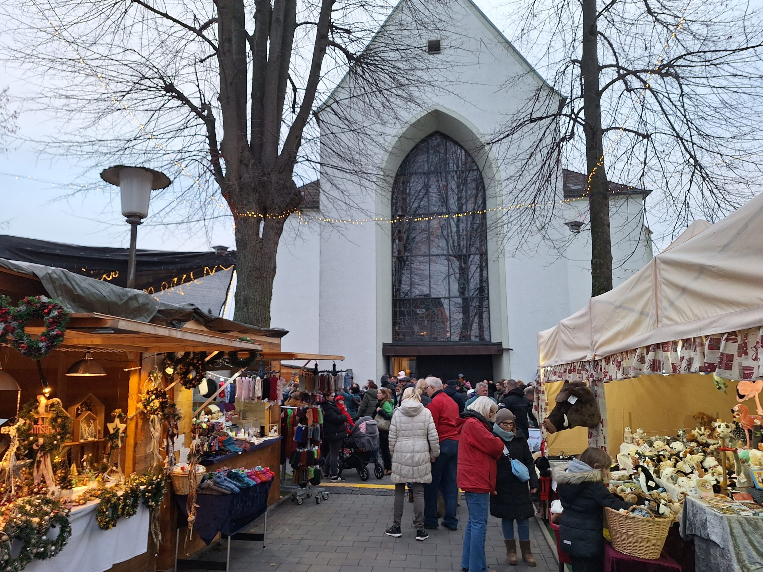 Feine, kleine Weihnachtsmärkte am 3. Advent in Oberaden und Methler: Einzigartiges Flair rund um sanierte St. Marienkirche