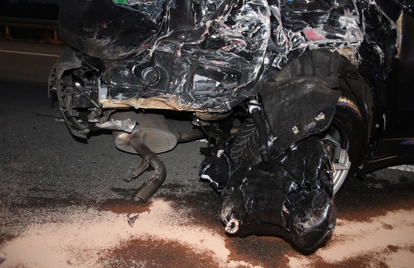 Ungebremst aufgeprallt – Schwerer Unfall auf B1 im Kreis Soest Ungebremst aufgeprallt – Schwerer Unfall auf B1 im Kreis Soest