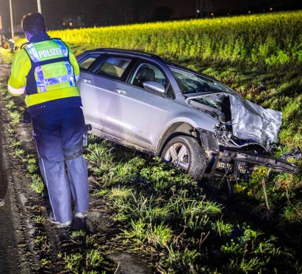 Betrunkener Fahrer floh – Unfall mit 2 Toten (89, 83) auf alter B1 in Soest