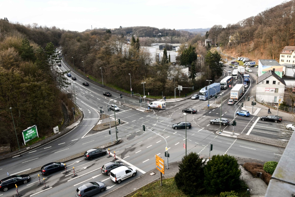 Lüdenscheid stellt 5 neue „Rotlichtblitzer“ auf