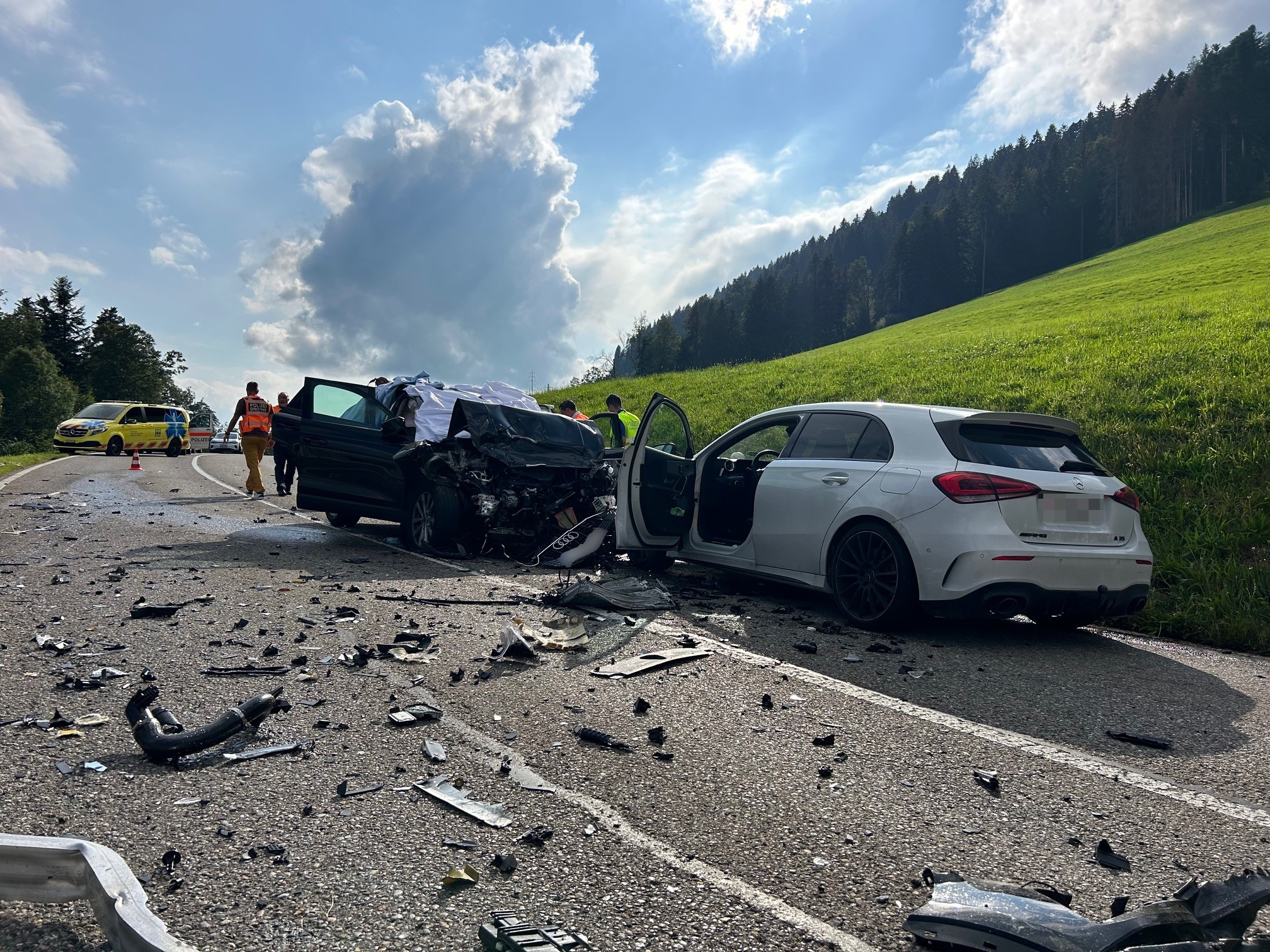 Paar aus Südwestfalen mit Enkel (9) verunglückt tödlich in der Schweiz