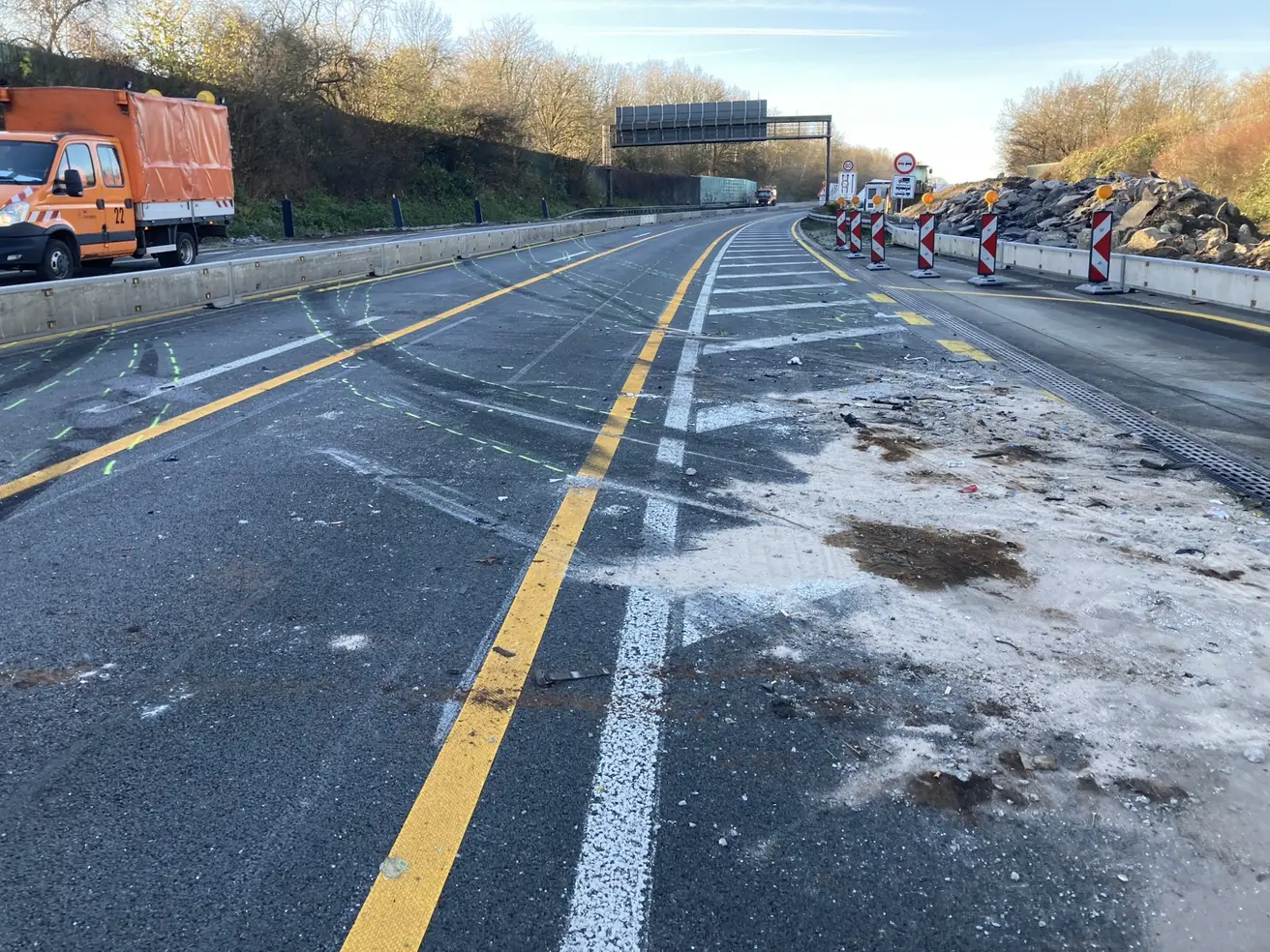 Nach Chaosfahrt auf A1/A46 mit 8 Schwerverletzten: Lkw-Fahrer nicht gewahrsamsfähig – Psychiatrie