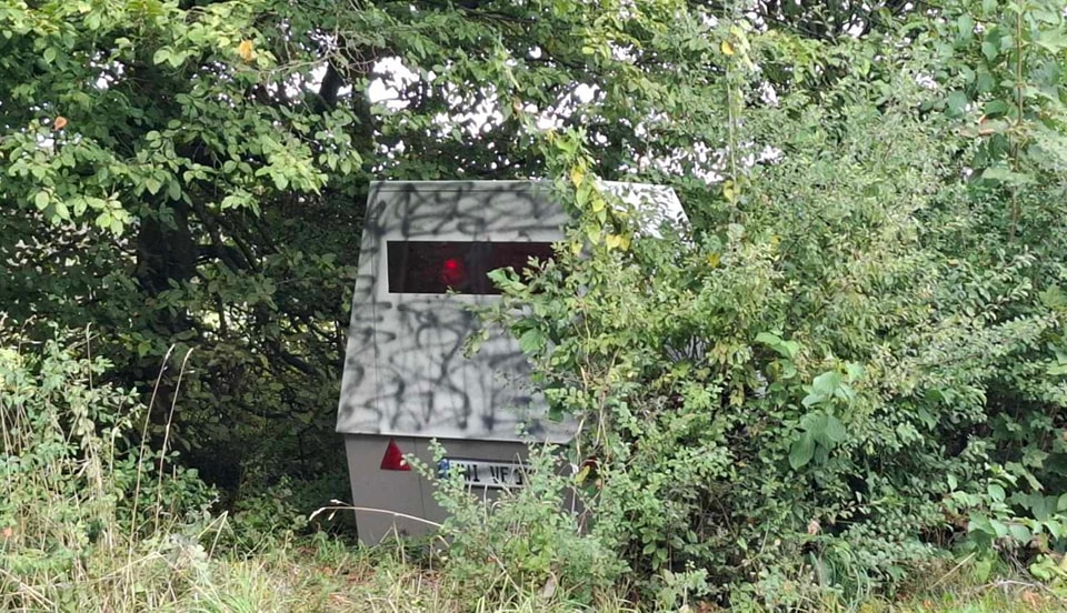 Blitzer unerwünscht – oder Metall erwünscht? Mann auf „sehr altem Rad“ klaut Teile einer Radarfalle in Hamm Blitzer unerwünscht – oder Metall erwünscht? Mann auf „sehr altem Rad“ klaut Teile einer Radarfalle in Hamm