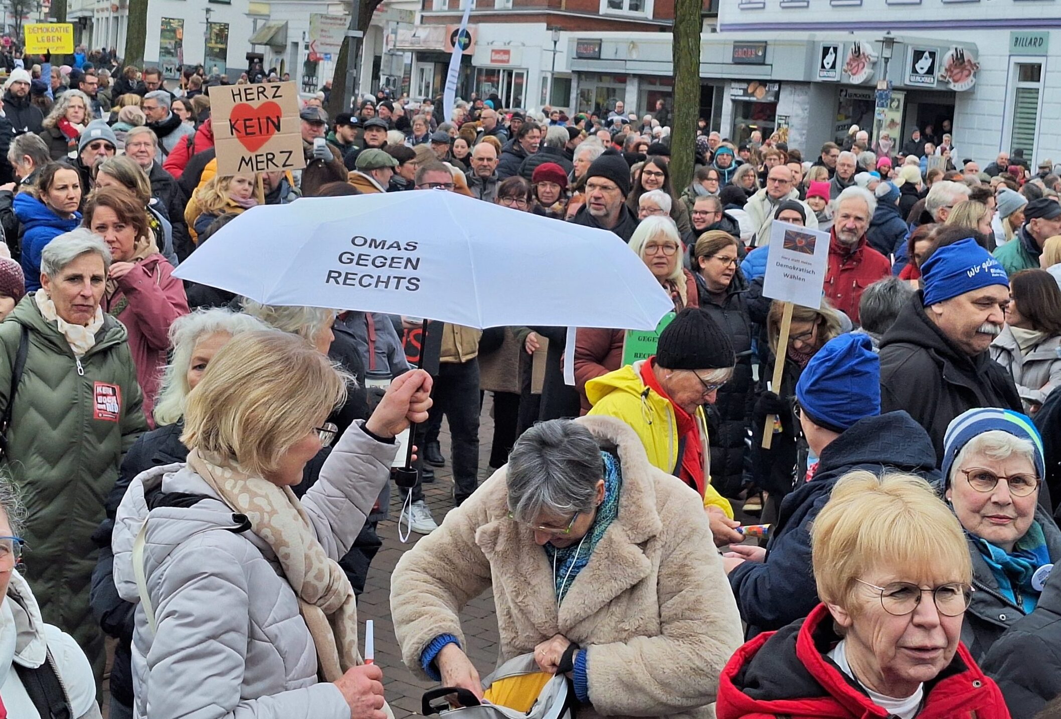 Empörung über Kleine Anfrage der Union zu NGOs – Auch in Unna und Fröndenberg demonstrierten „Omas gegen Rechts“