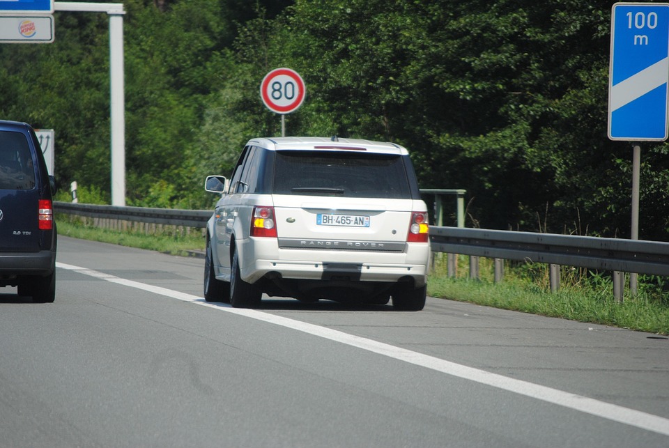 Vorsicht an Autobahnanschlüssen im Kreis Soest: Kriminelle täuschen Pannen vor und zocken Geld ab