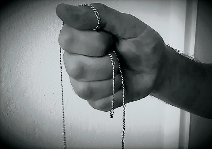 Fünfter Fall in kurzer Zeit: Auf der Straße Schmuck vom Leib gerissen Fünfter Fall in kurzer Zeit: Auf der Straße Schmuck vom Leib gerissen