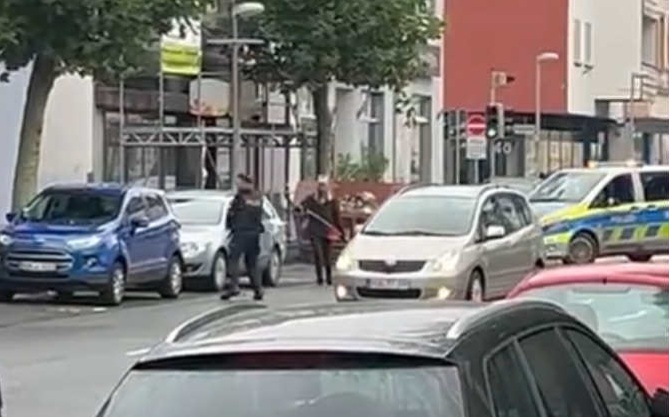 Randalierer wütet mit Eisenstange in Arnsberger Innenstadt – Polizei schießt