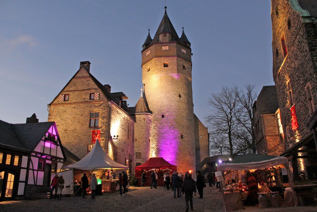 Winterspektakulum auf Burg Altena – Magie, Musik und Lichterglanz zum Adventsbeginn