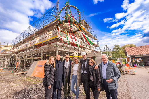 Wo Jugendliche Zusammenhalt erleben: Richtfest für Kinder- und Jugendgästehaus der help and hope Stiftung in Dortmund