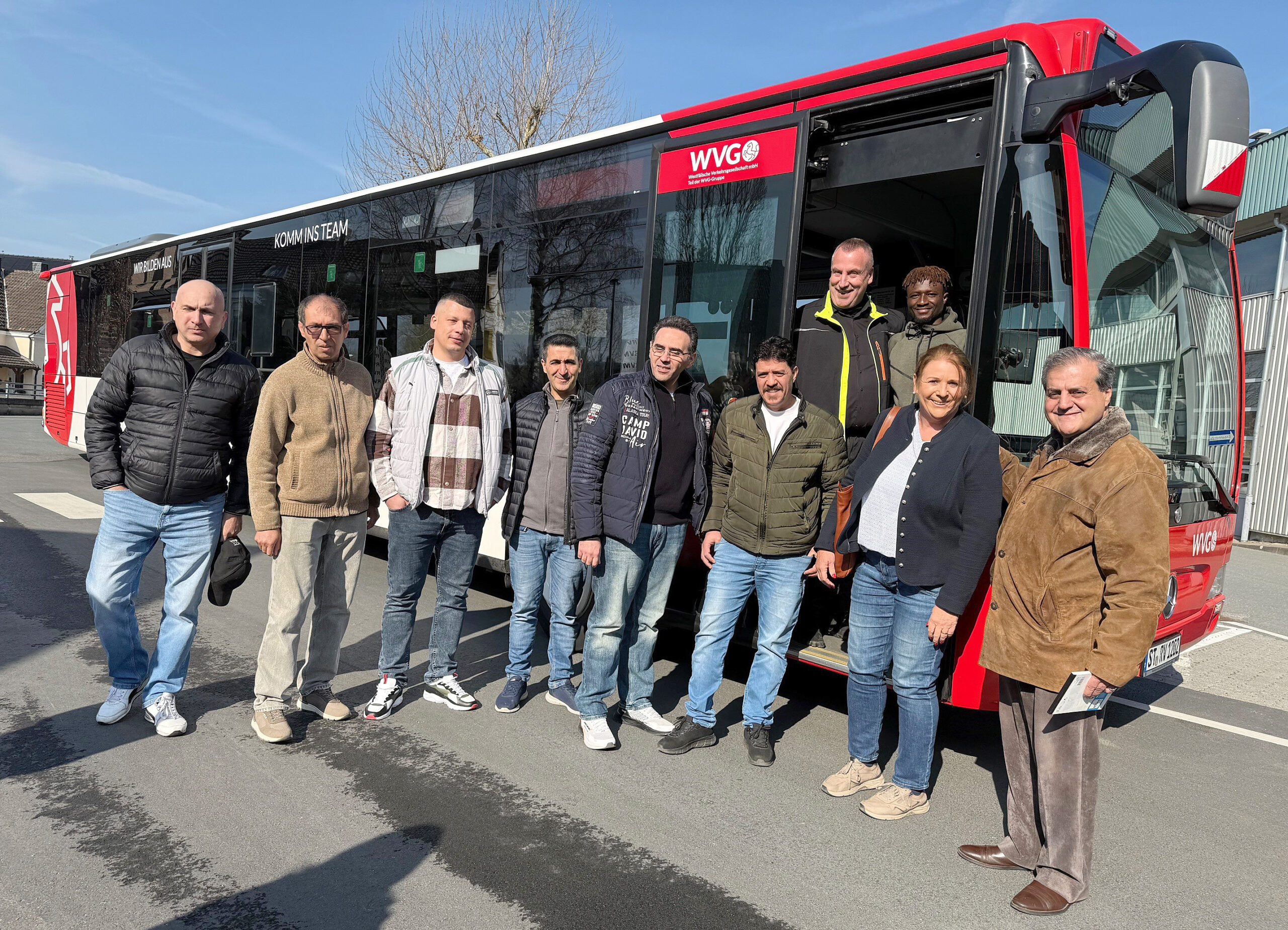 „Traumberuf Busfahrer“: Kennenlerntag bei Busunternehmen im Kreis Soest – 38 von 45 wollen Ausbildung starten „Traumberuf Busfahrer“: Kennenlerntag bei Busunternehmen im Kreis Soest – 38 von 45 wollen Ausbildung starten