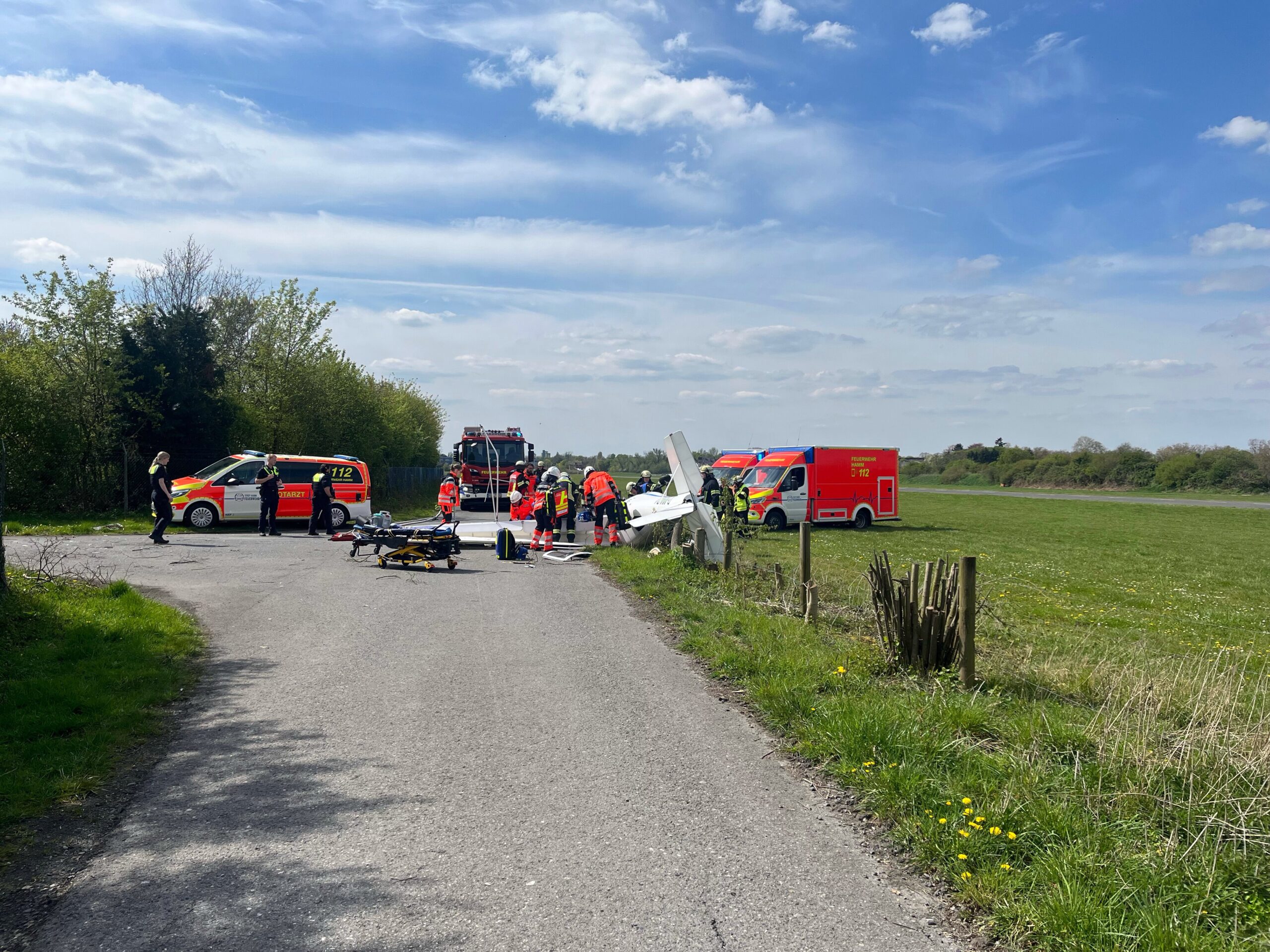 Flugzeugabsturz in Hamm: Pilot in Lebensgefahr,  Co-Pilot schwer verletzt