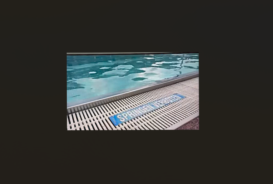 Von Polizei aus Bad geführt: Wirbel um Vorfall mit autistischem Kind in Iserlohner Freibad